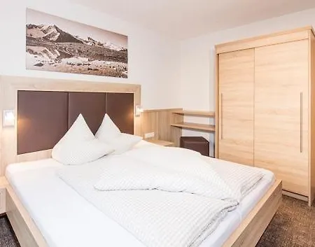 בית הארחה Gaestehaus Emil 3*